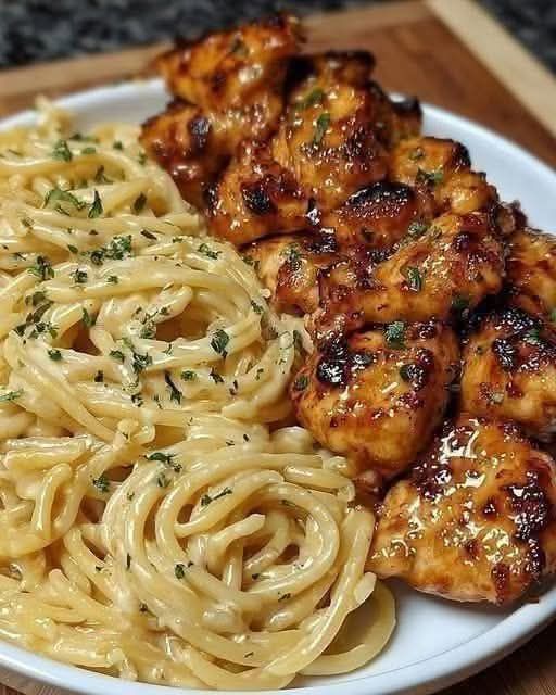 Garlic ButterChicken Bites withCreamy ParmesanPasta