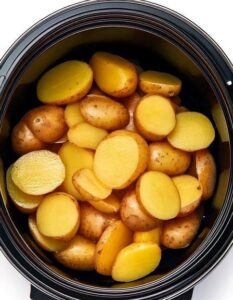Put raw sliced fingerling potatoes in a slow cooker with these 4 ingredients. A dish you’ll rave about.