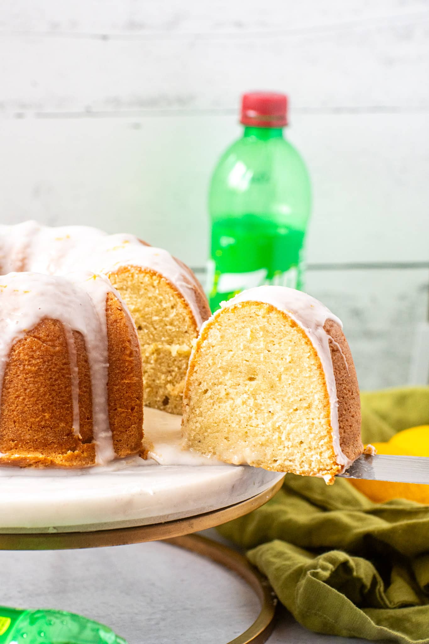 Lemon 7UP Cake – Ultra-Moist Citrus Bundt Cake with Classic Southern Flavor