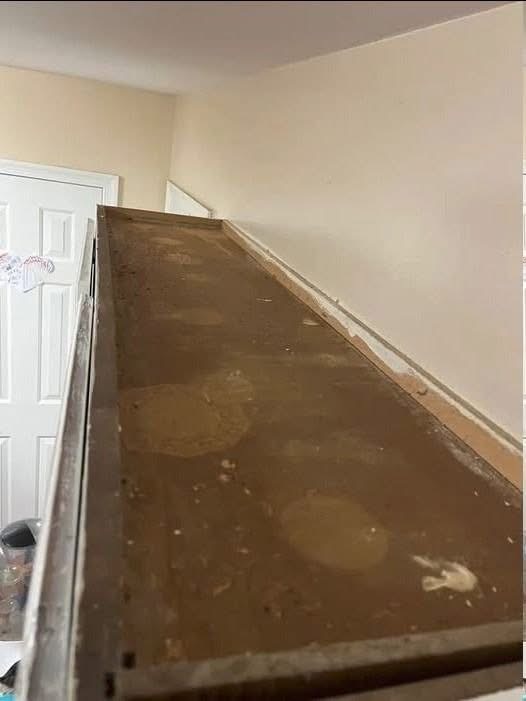 How to Get Rid of Grease and Cooking Smells from Kitchen Cabinets