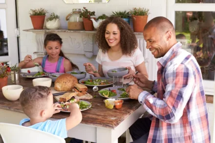 Family Dinner Revelation: Father Gives Wedding Fund to Younger Sister, Fiancé’s One Sentence Changes Everything